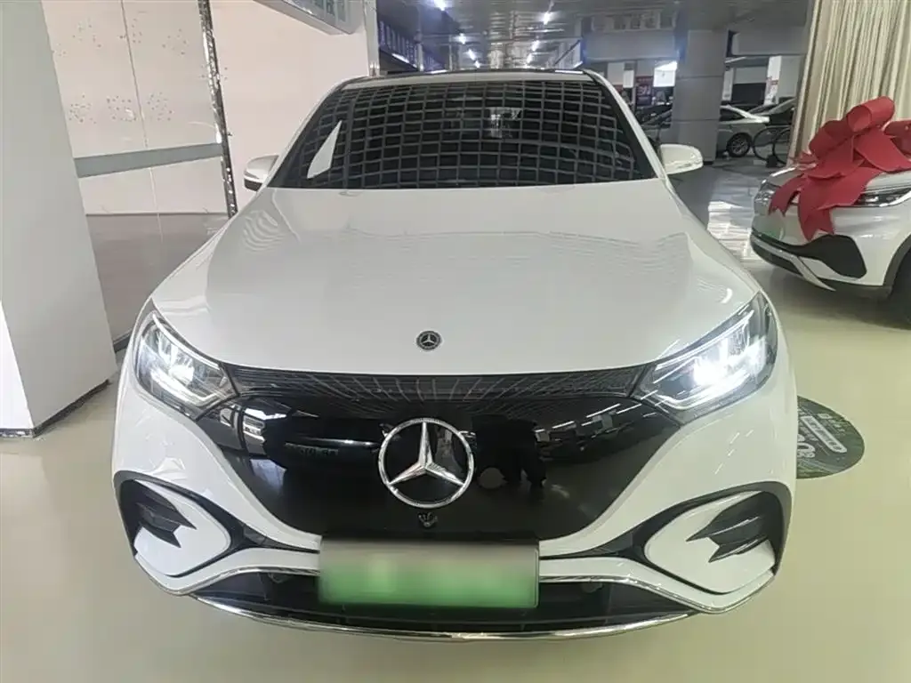 Mercedes-Benz EQE SUV — фото 3