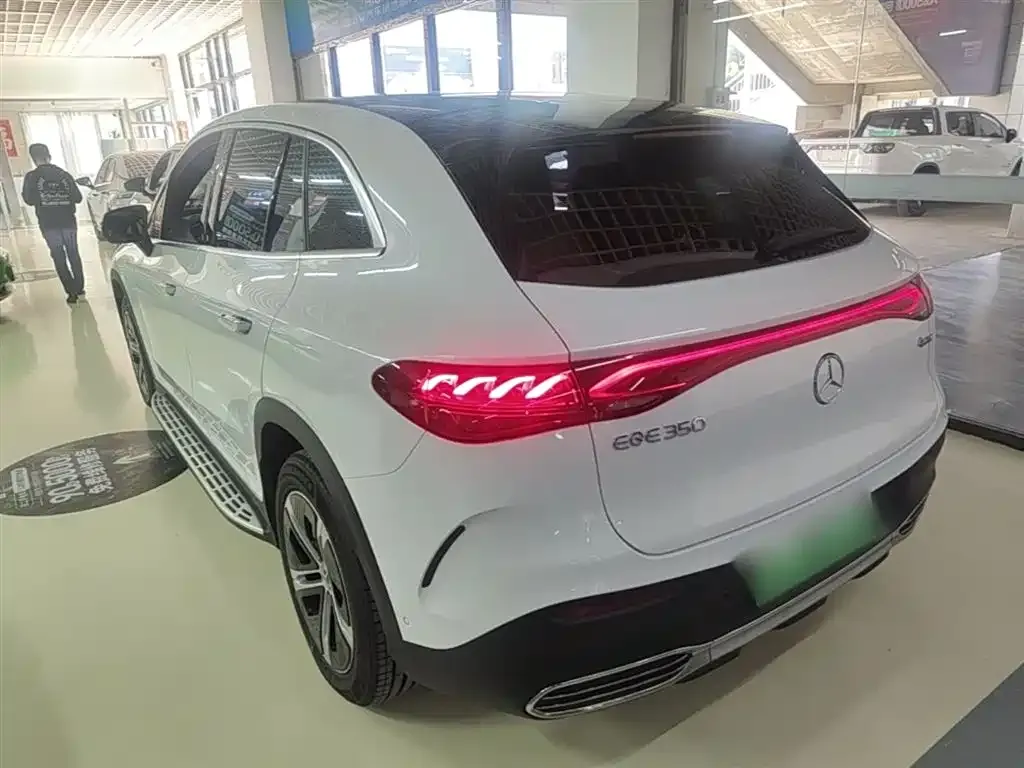 Mercedes-Benz EQE SUV — фото 5