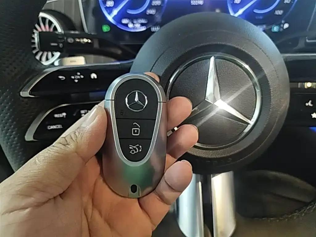 Mercedes-Benz EQE SUV — фото 10