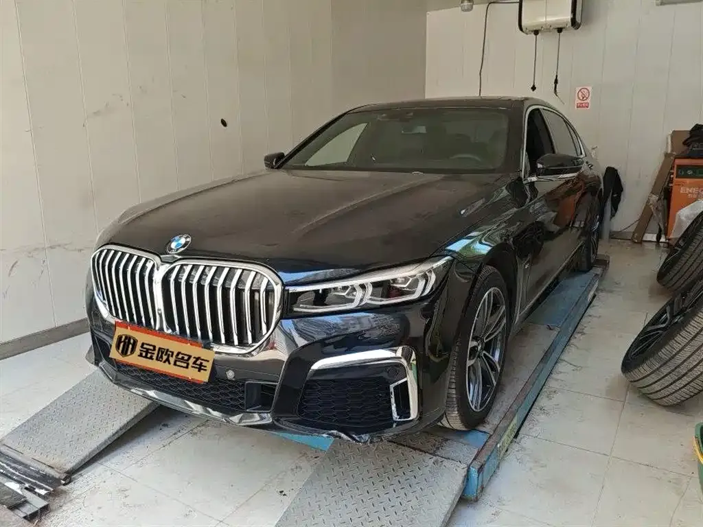 BMW 7 Series — фото 1