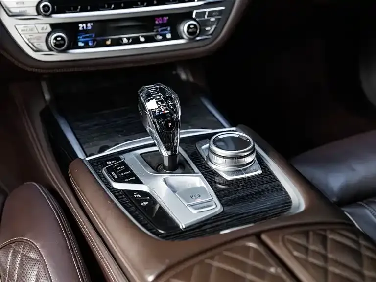 BMW 7 Series — фото 4