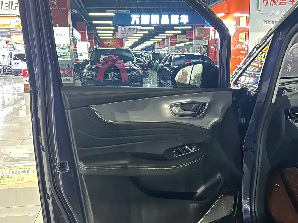 Roewe iMAX8 — фото 4