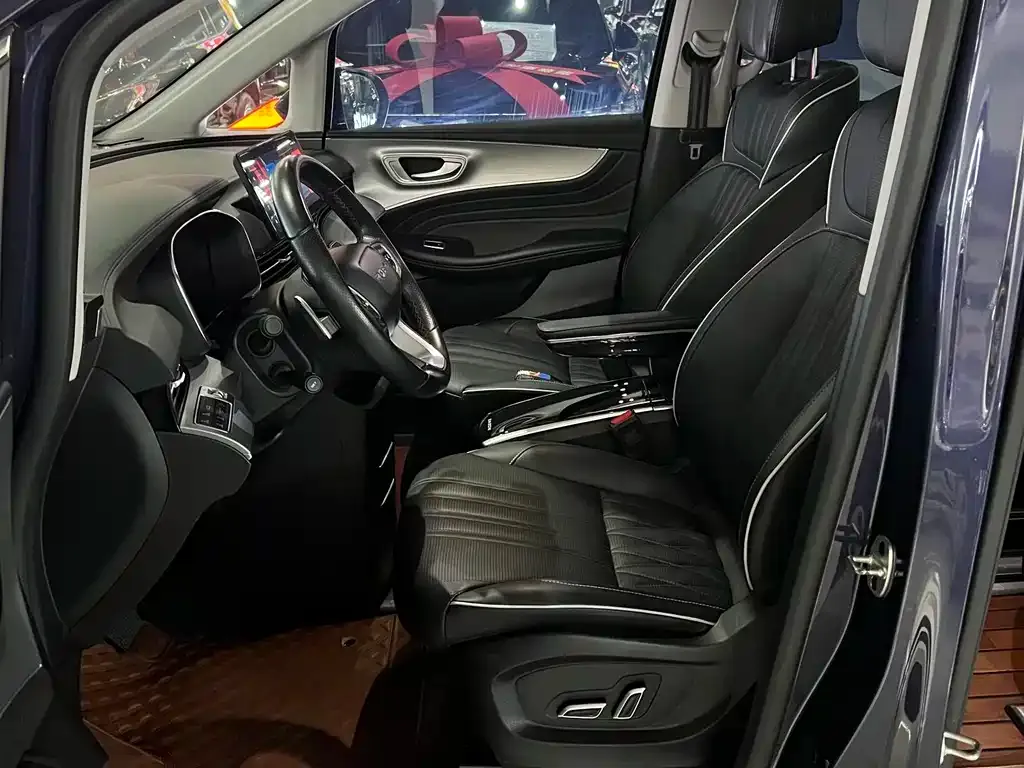 Roewe iMAX8 — фото 9