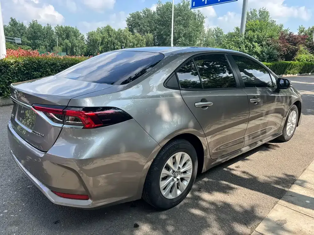 Toyota Corolla — фото 9