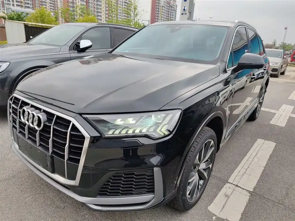 Audi Q7 — фото 1