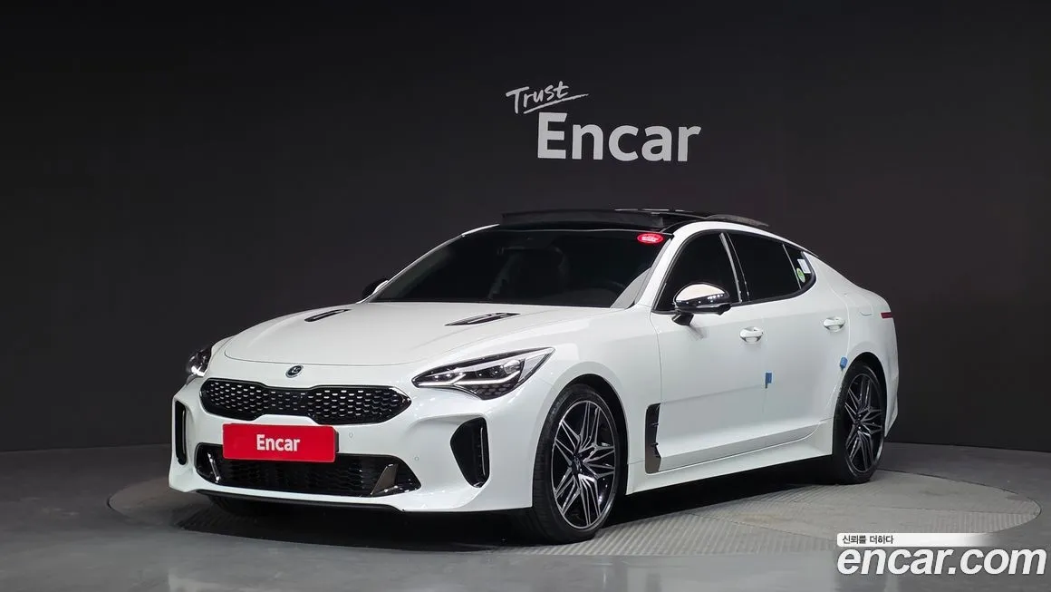Kia Stinger — фото 1
