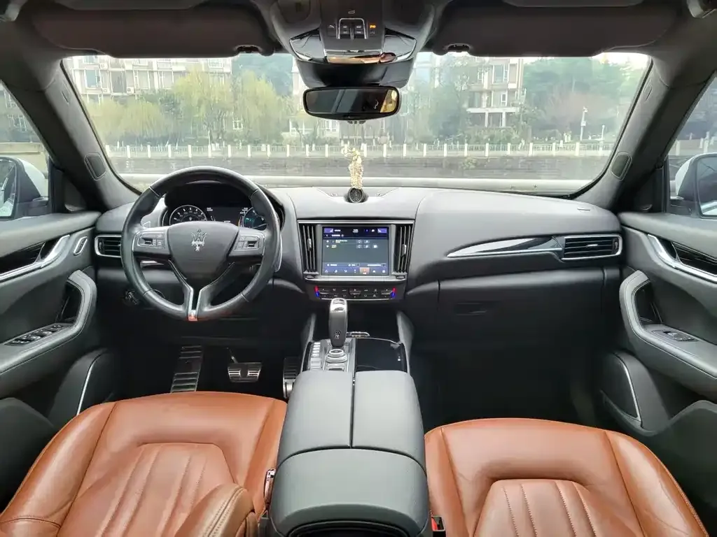 Maserati Levante — фото 4