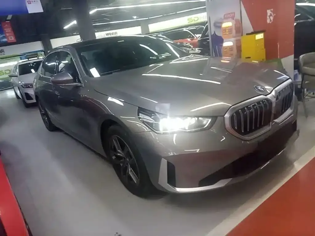 BMW i5 — фото 7