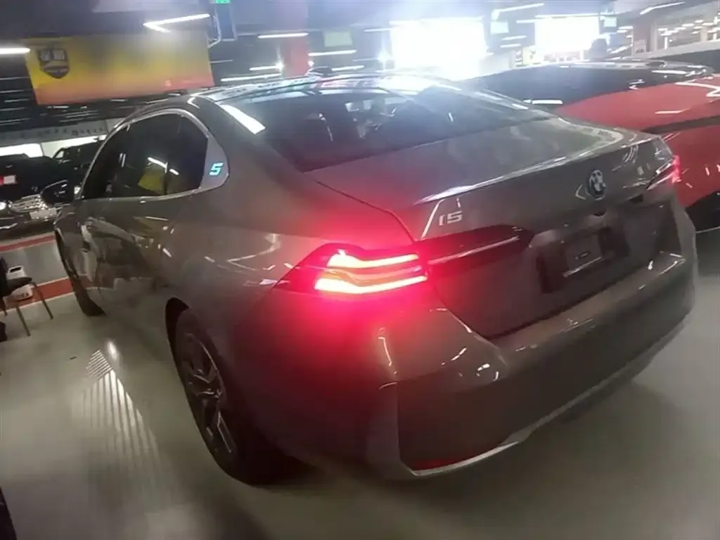 BMW i5 — фото 10