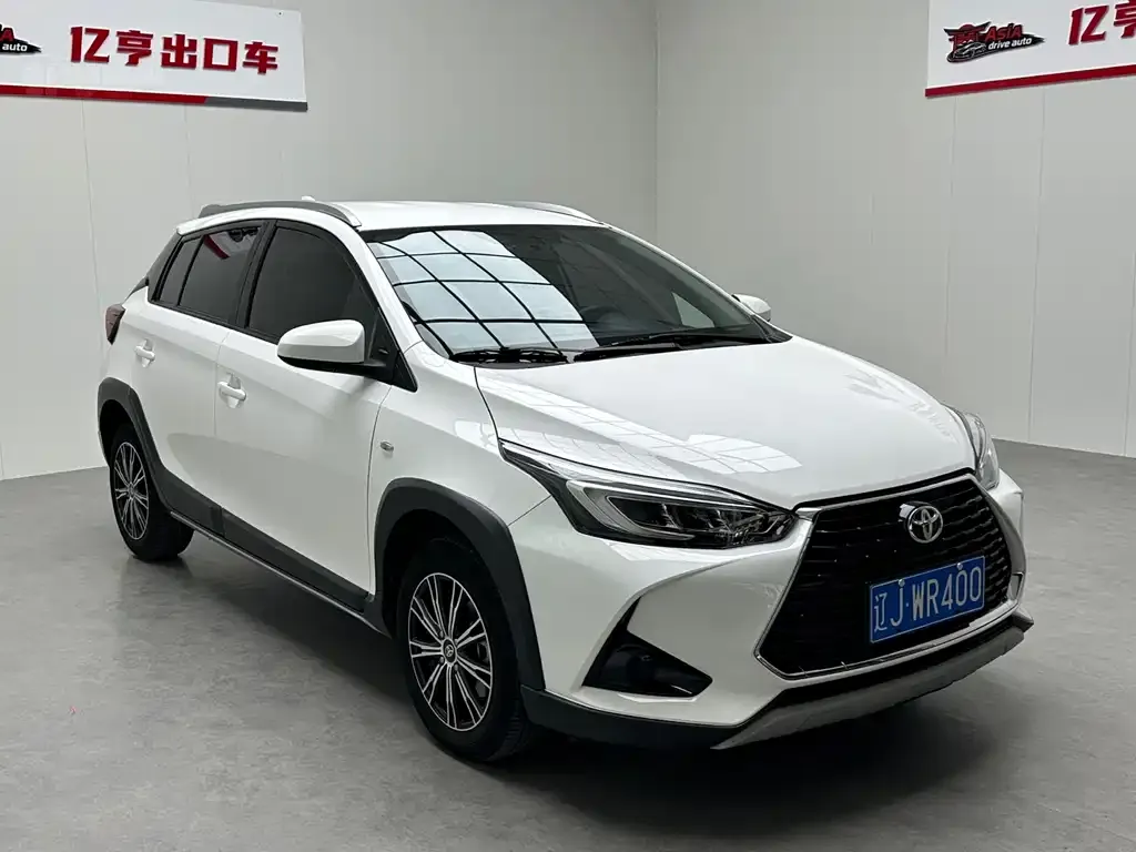 Toyota Yaris L — фото 3