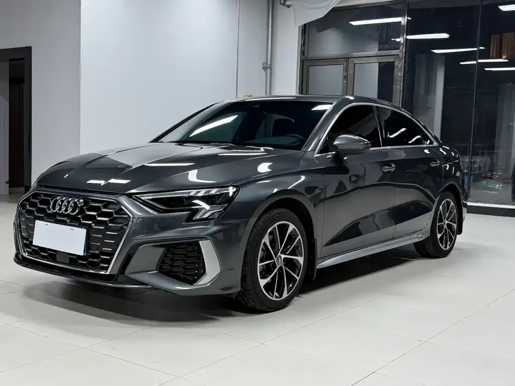 Audi A3 — фото 1