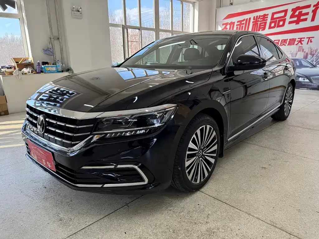 Volkswagen Passat — фото 1