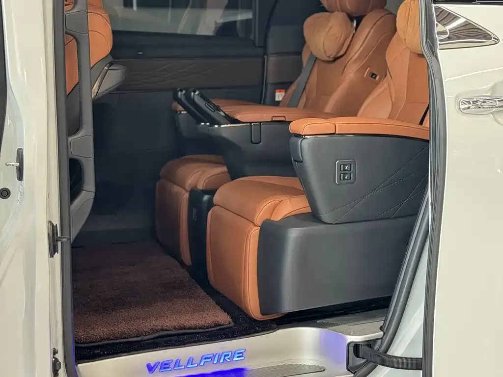 Toyota Vellfire — фото 4