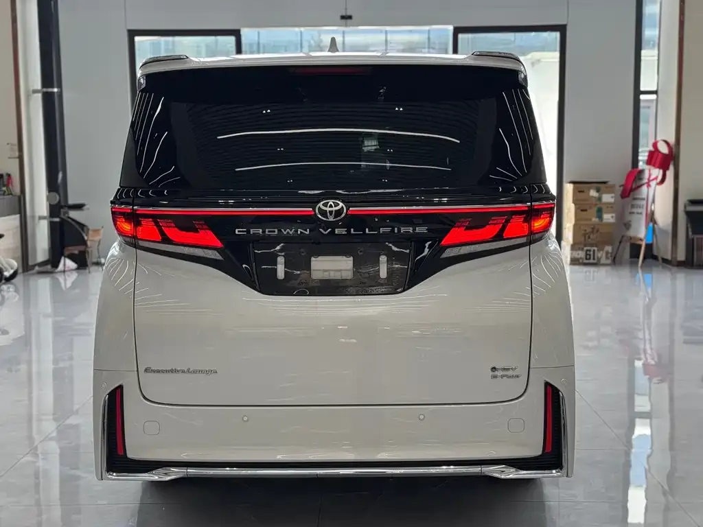 Toyota Vellfire — фото 2