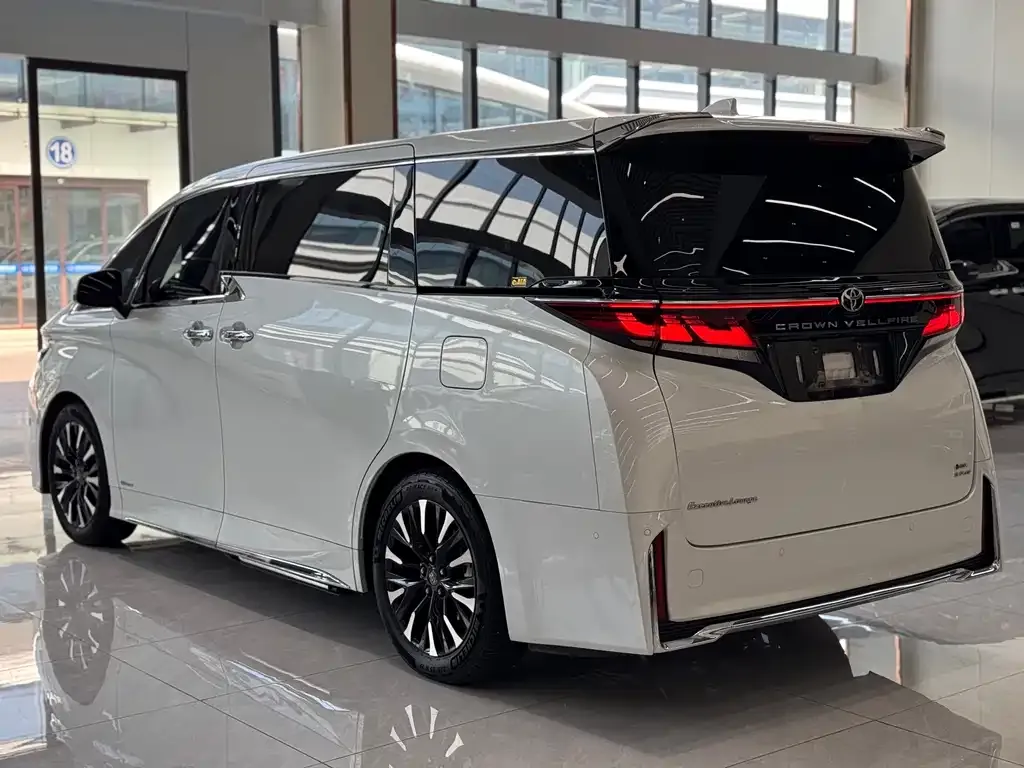 Toyota Vellfire — фото 8