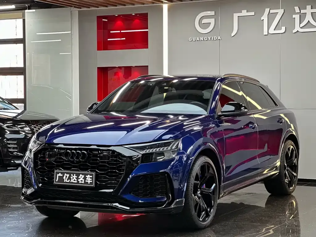 Audi RS Q8 — фото 1