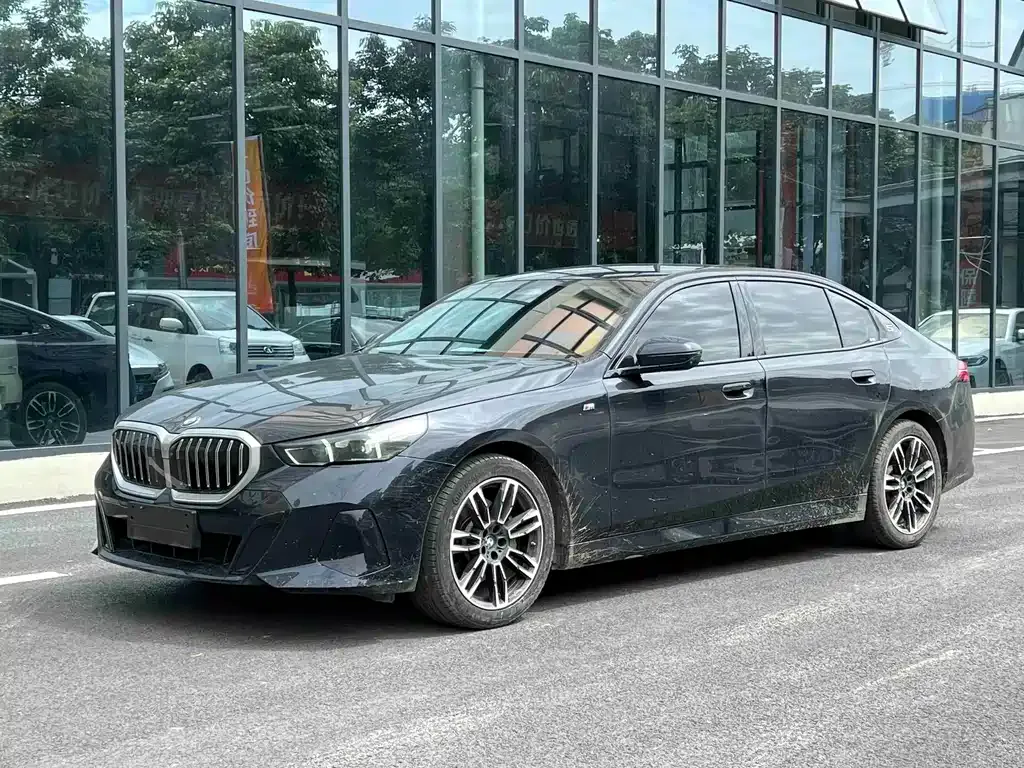 BMW 5 Series — фото 1
