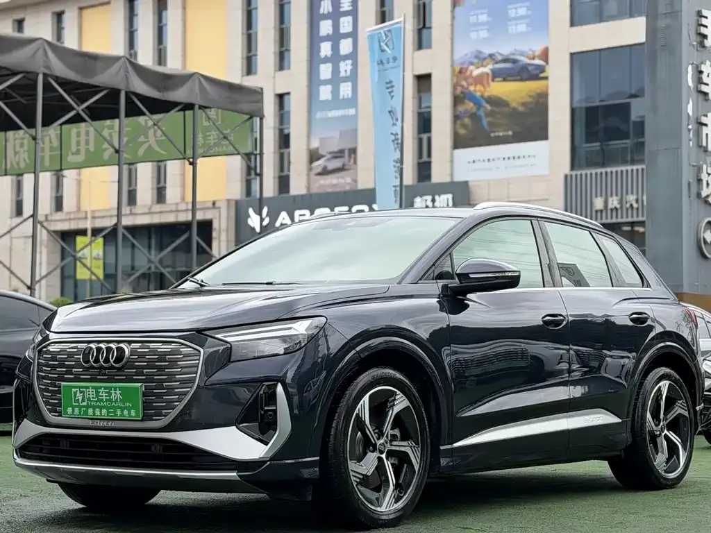 Audi Q4 e-tron — фото 1