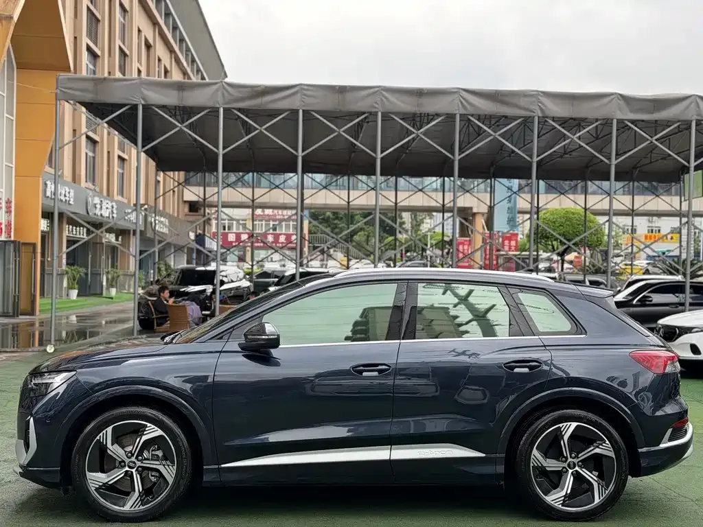 Audi Q4 e-tron — фото 9