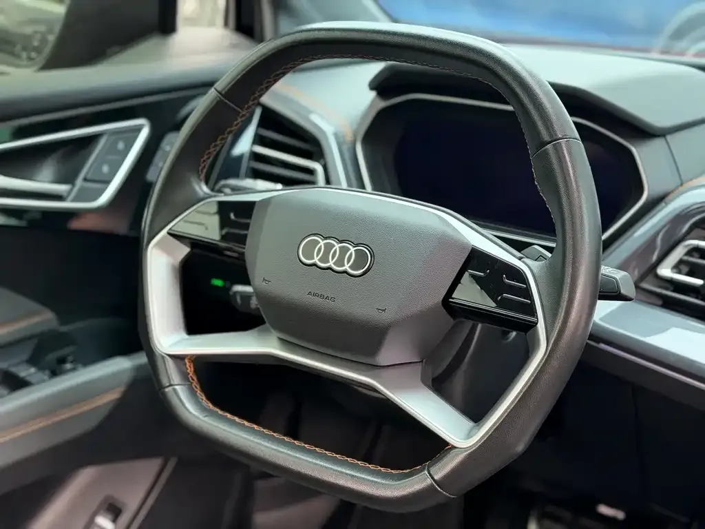 Audi Q4 e-tron — фото 8