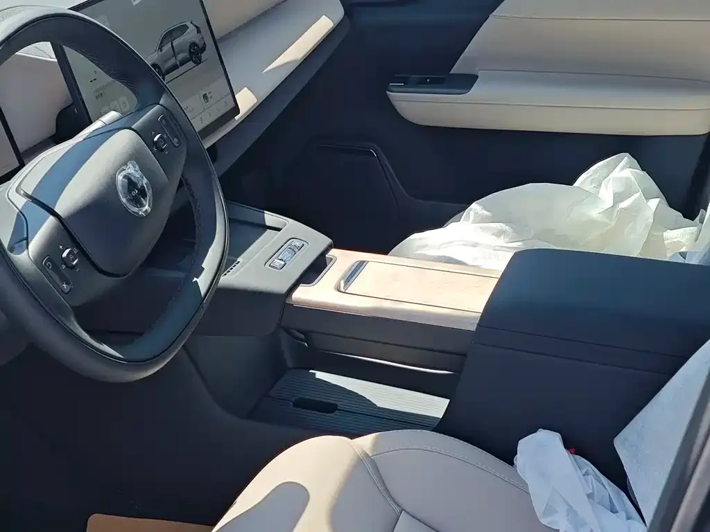 Volvo XC70 Plug-in Hybrid — фото 9