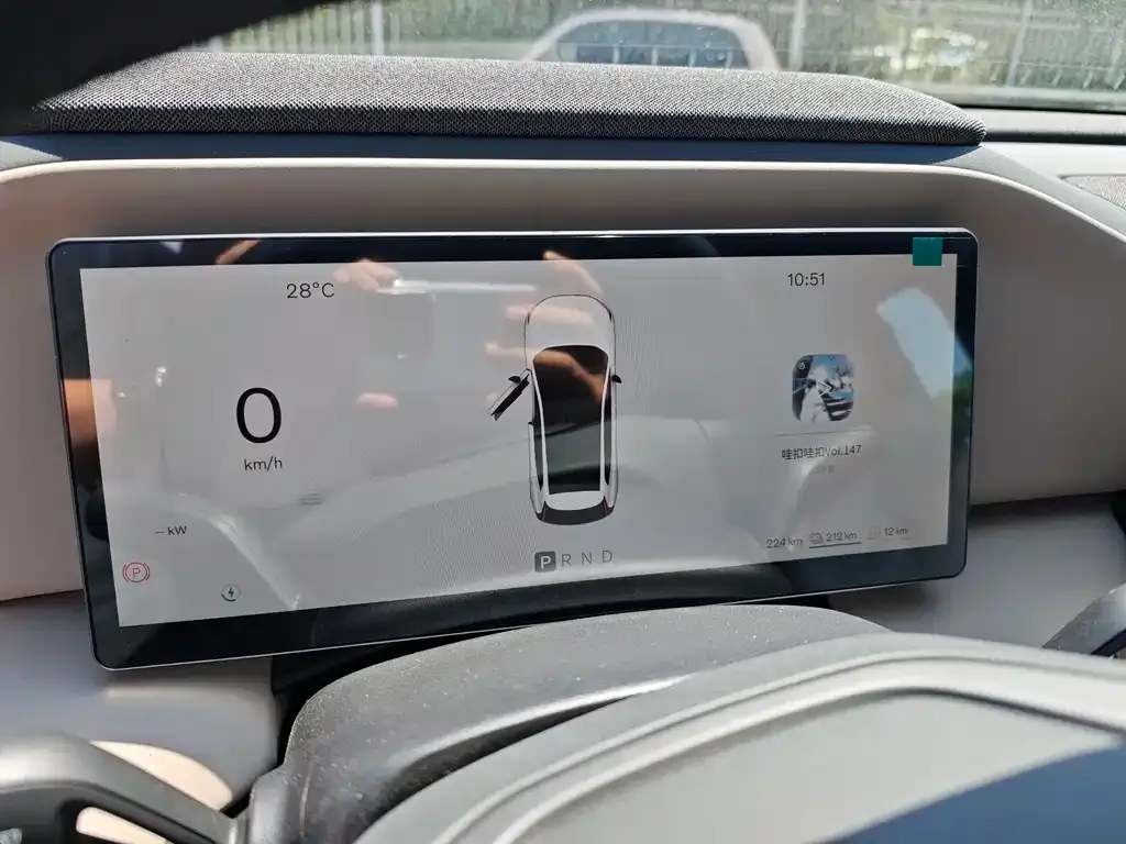 Volvo XC70 Plug-in Hybrid — фото 7