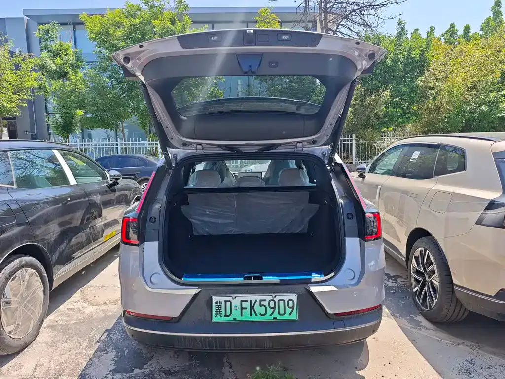 Volvo XC70 Plug-in Hybrid — фото 10