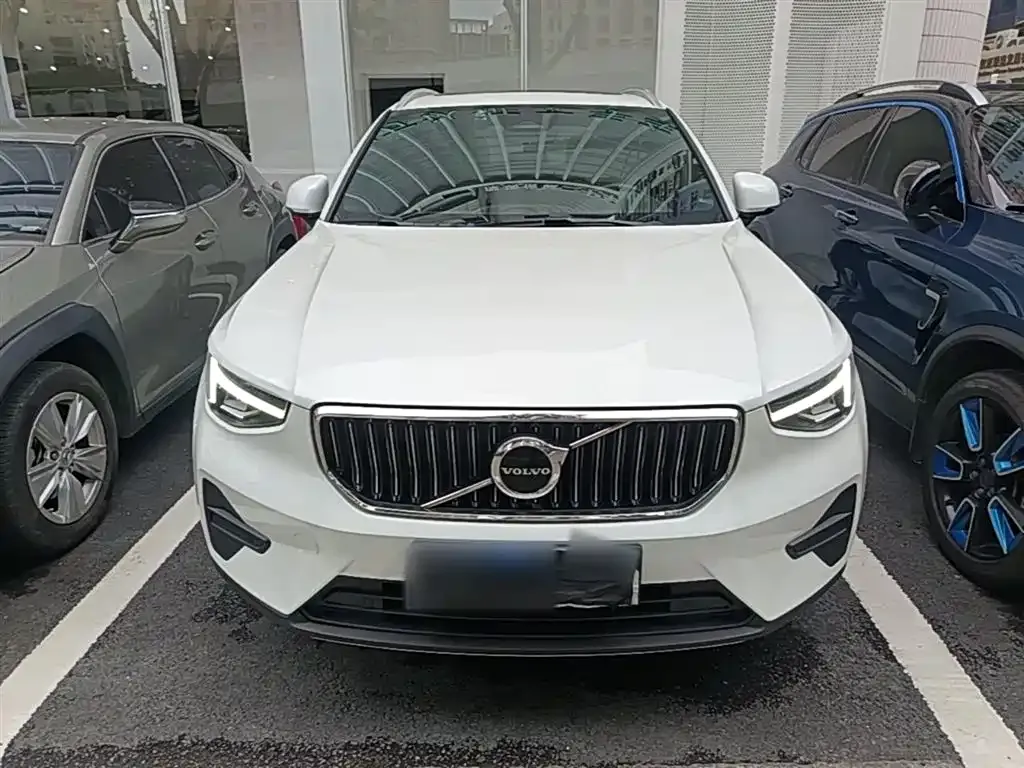 Volvo XC40 — фото 3