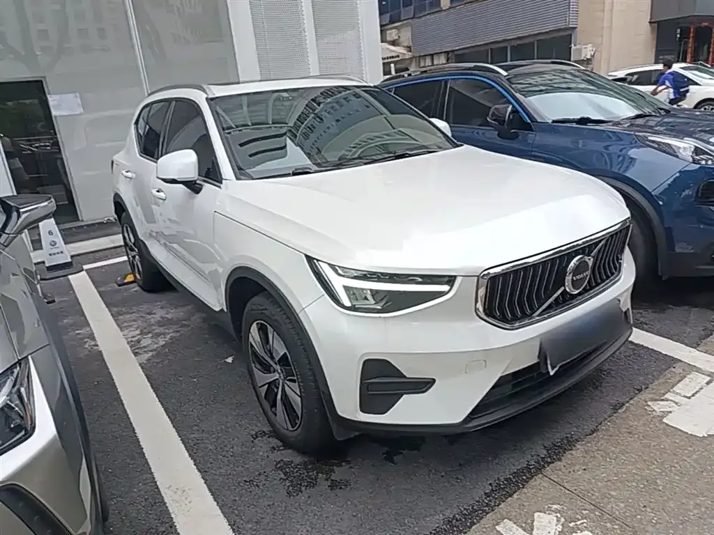 Volvo XC40 — фото 4