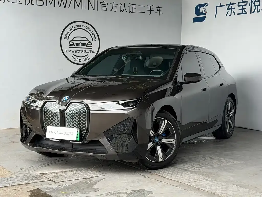 BMW iX — фото 1