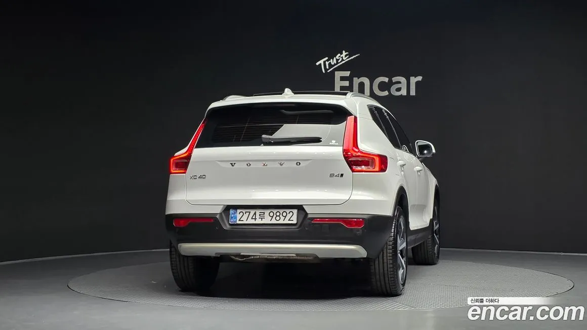Volvo XC40 — фото 6