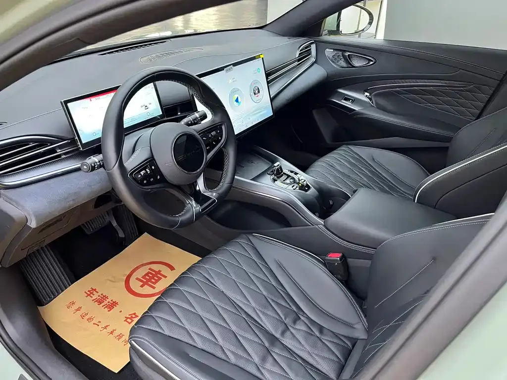 BYD Seal — фото 8