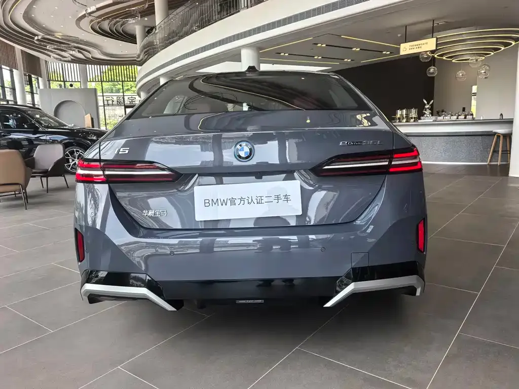 BMW i5 — фото 9