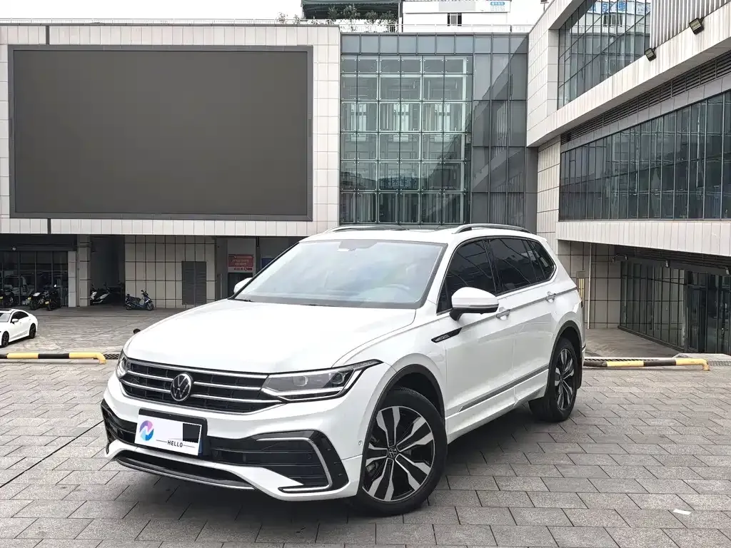 Volkswagen Tiguan L — фото 1