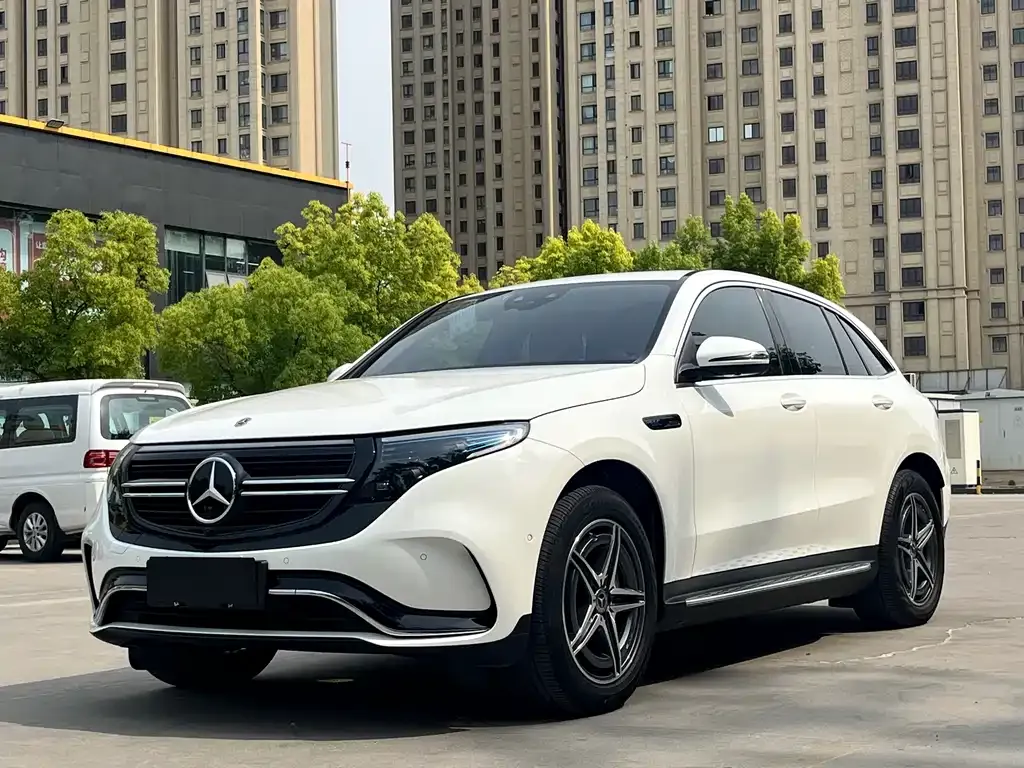 Mercedes-Benz EQC — фото 1