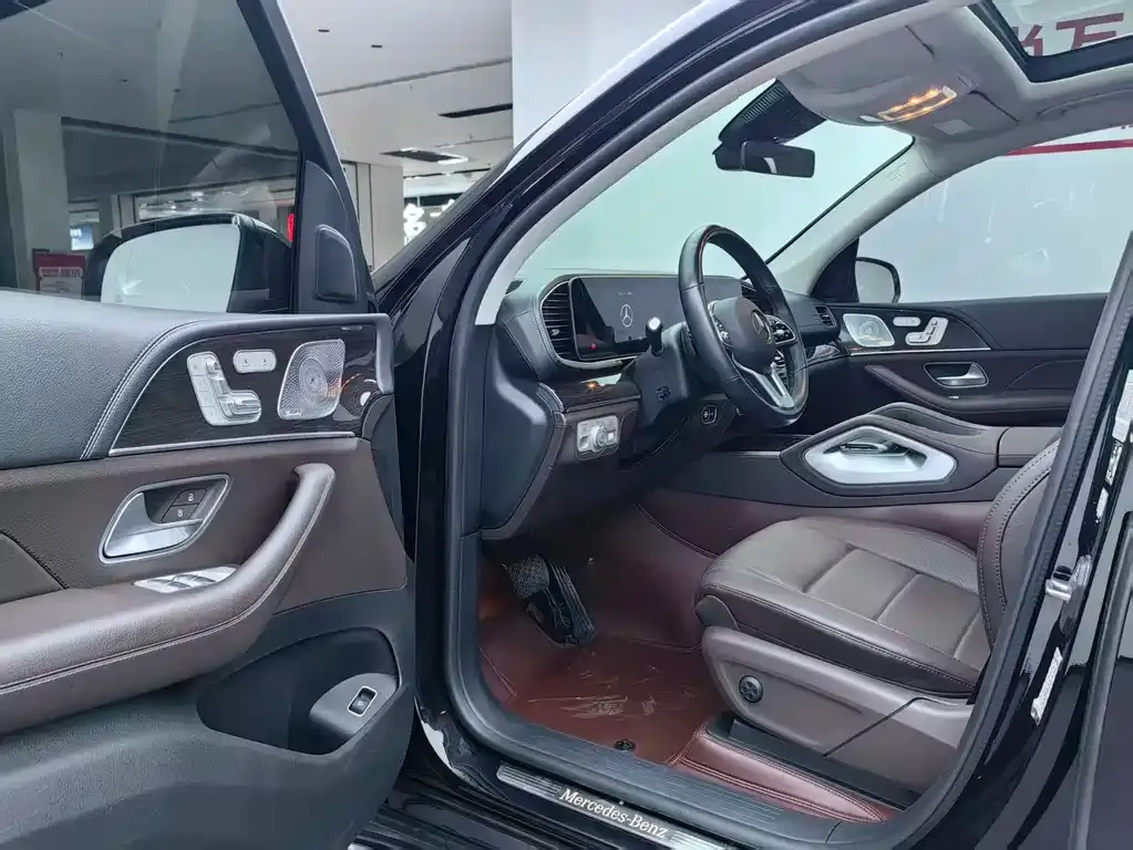 Mercedes-Benz GLS — фото 9