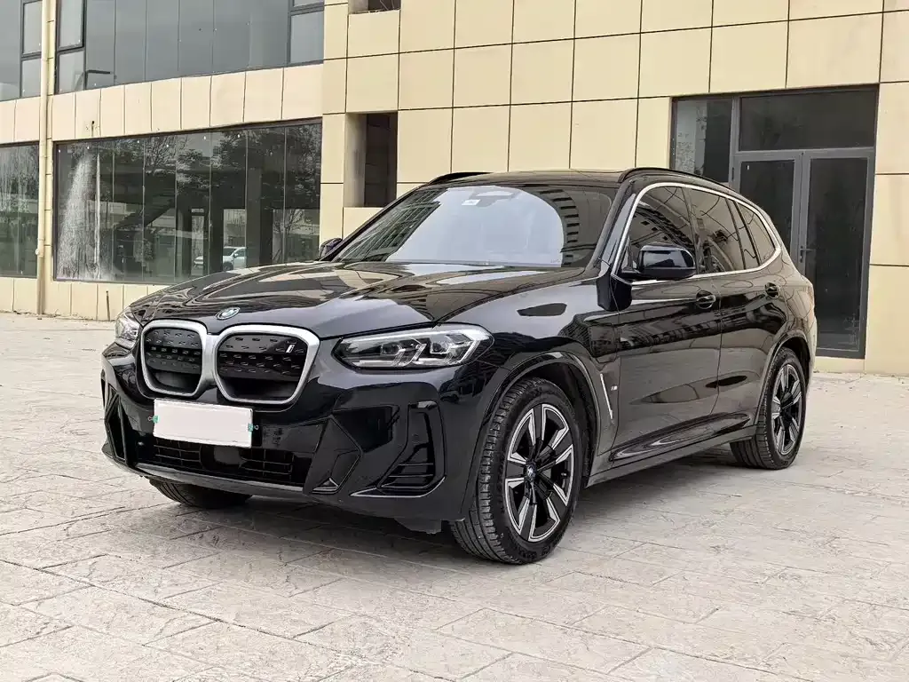 BMW iX3 — фото 1