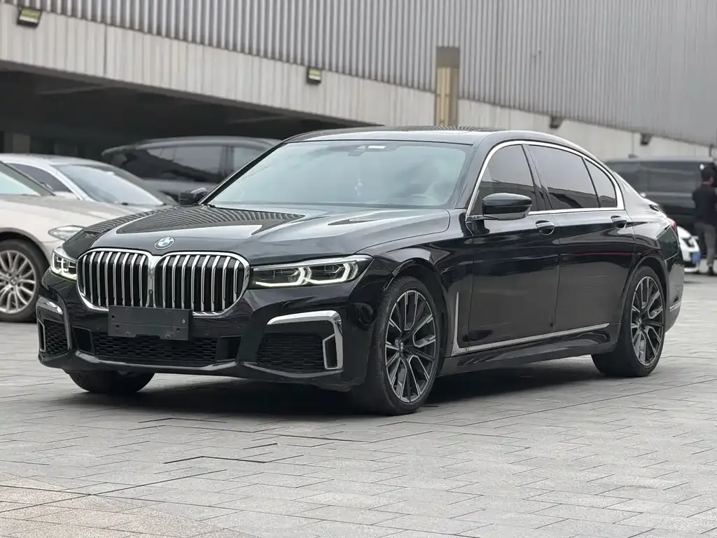 BMW 7 Series — фото 1
