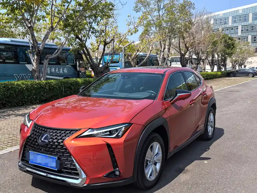 Lexus UX — фото 1