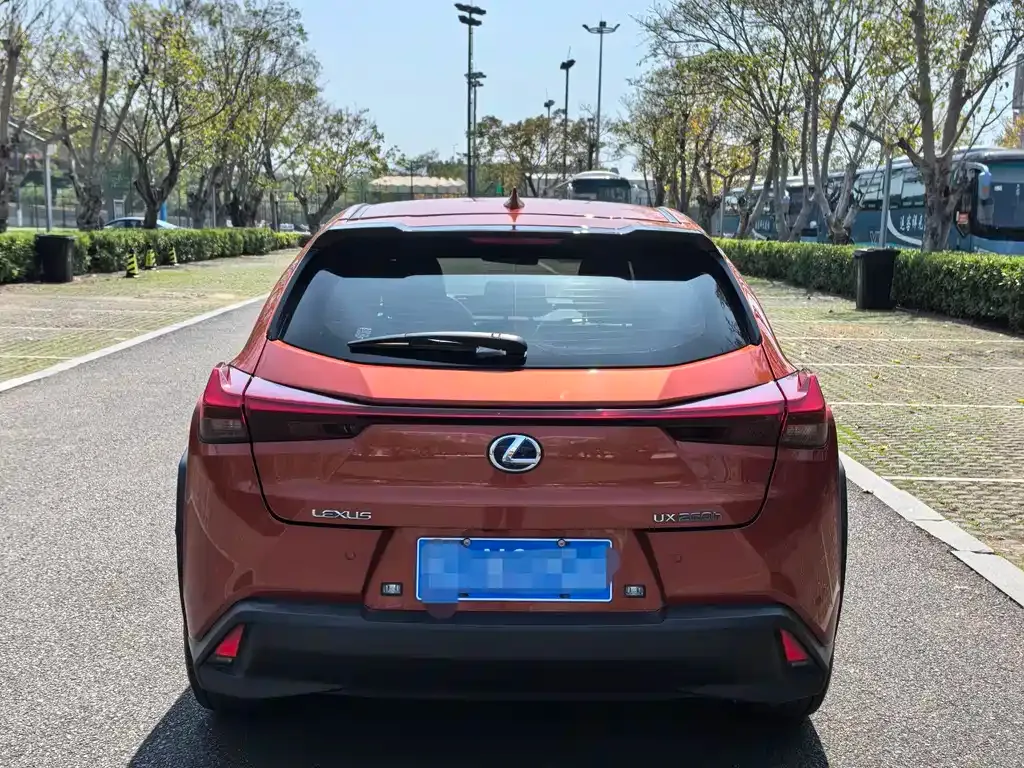 Lexus UX — фото 8