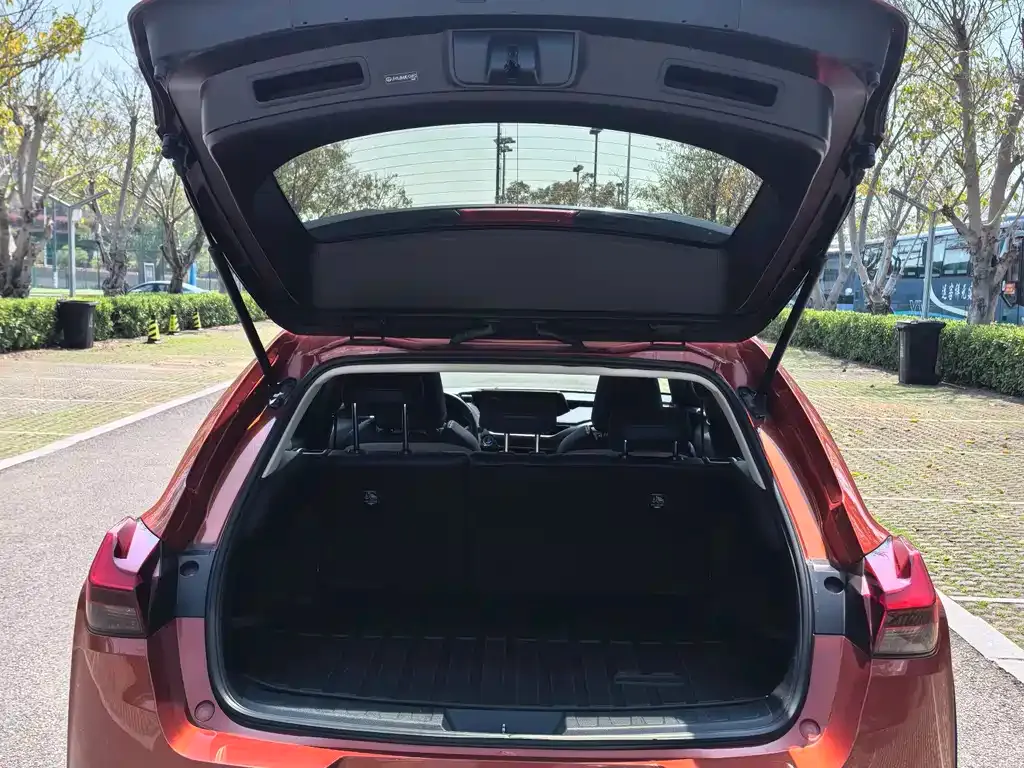 Lexus UX — фото 2