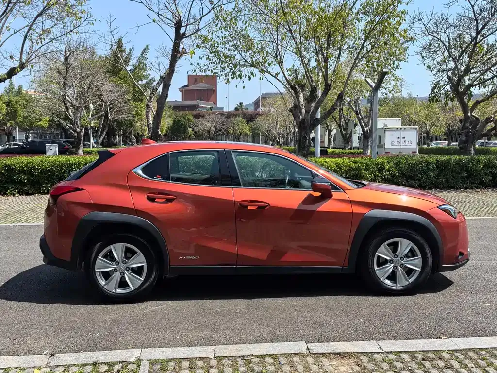 Lexus UX — фото 10