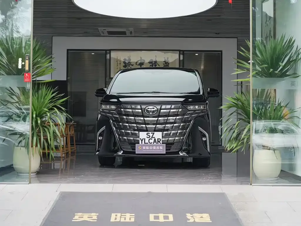 Toyota Alphard — фото 1