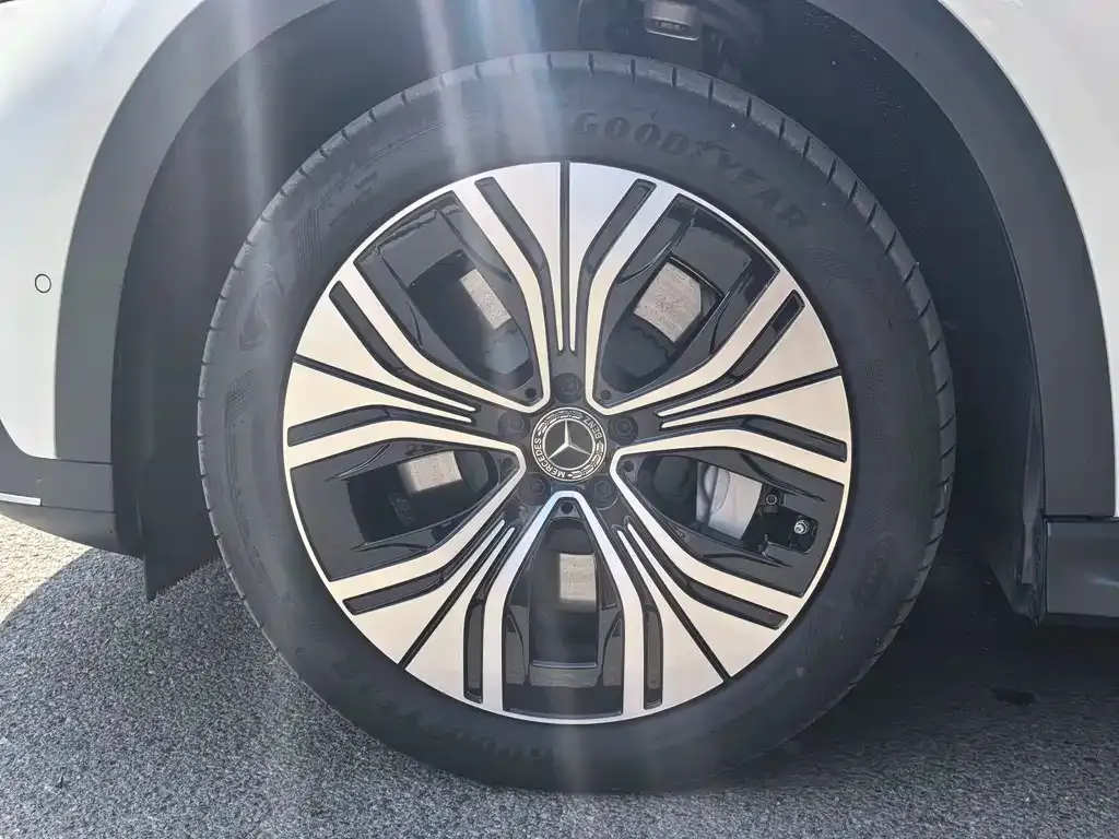 Mercedes-Benz EQE SUV — фото 6