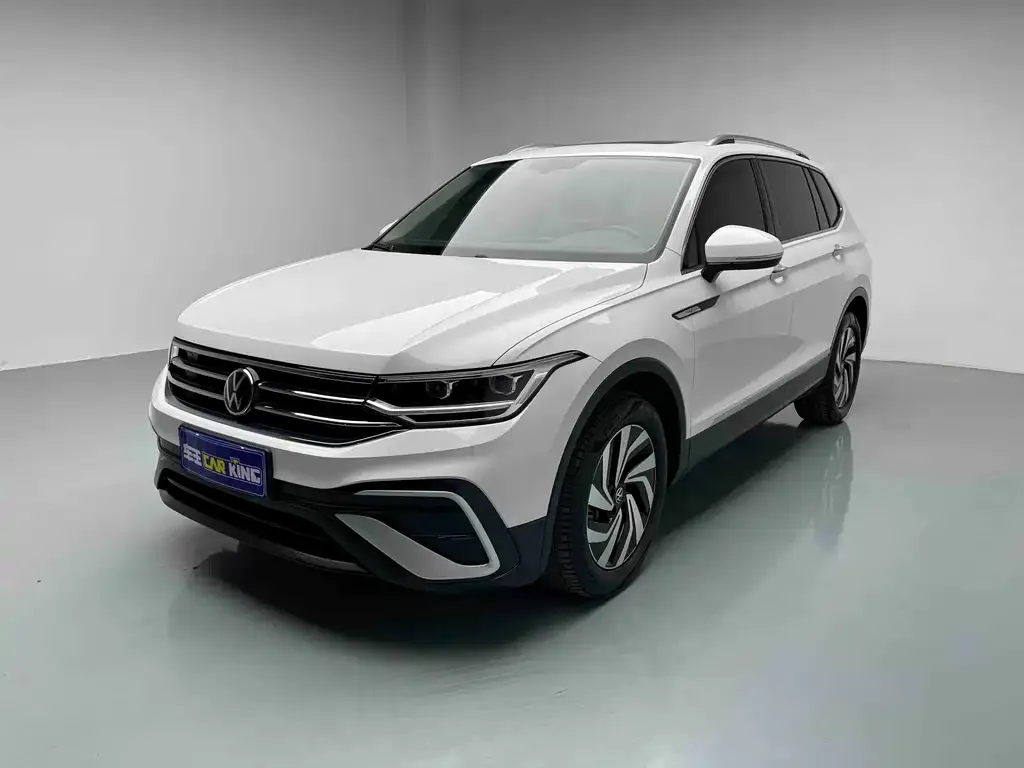 Volkswagen Tiguan L — фото 1