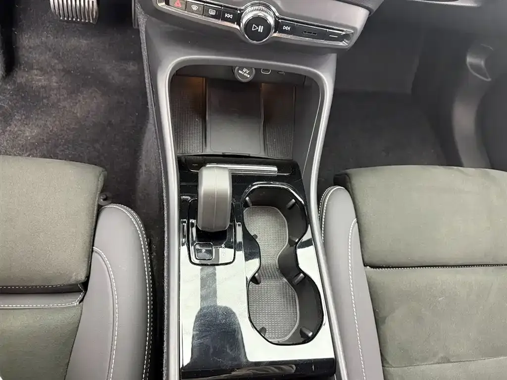 Volvo C40 — фото 10