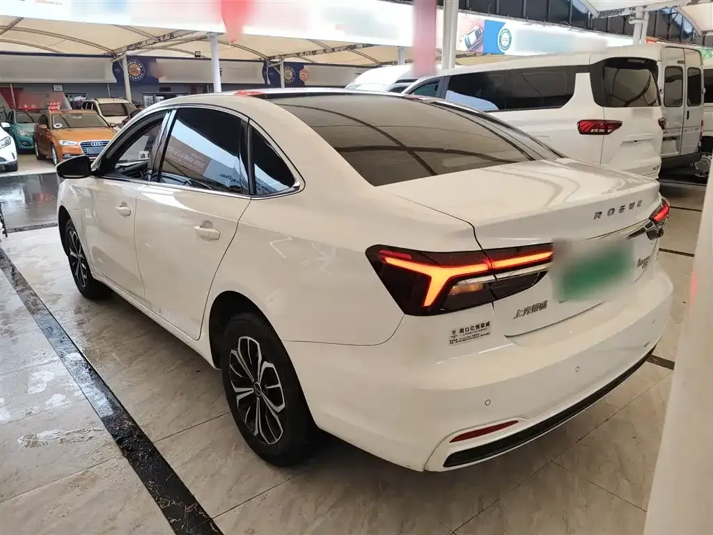 Roewe i6 MAX New Energy — фото 10