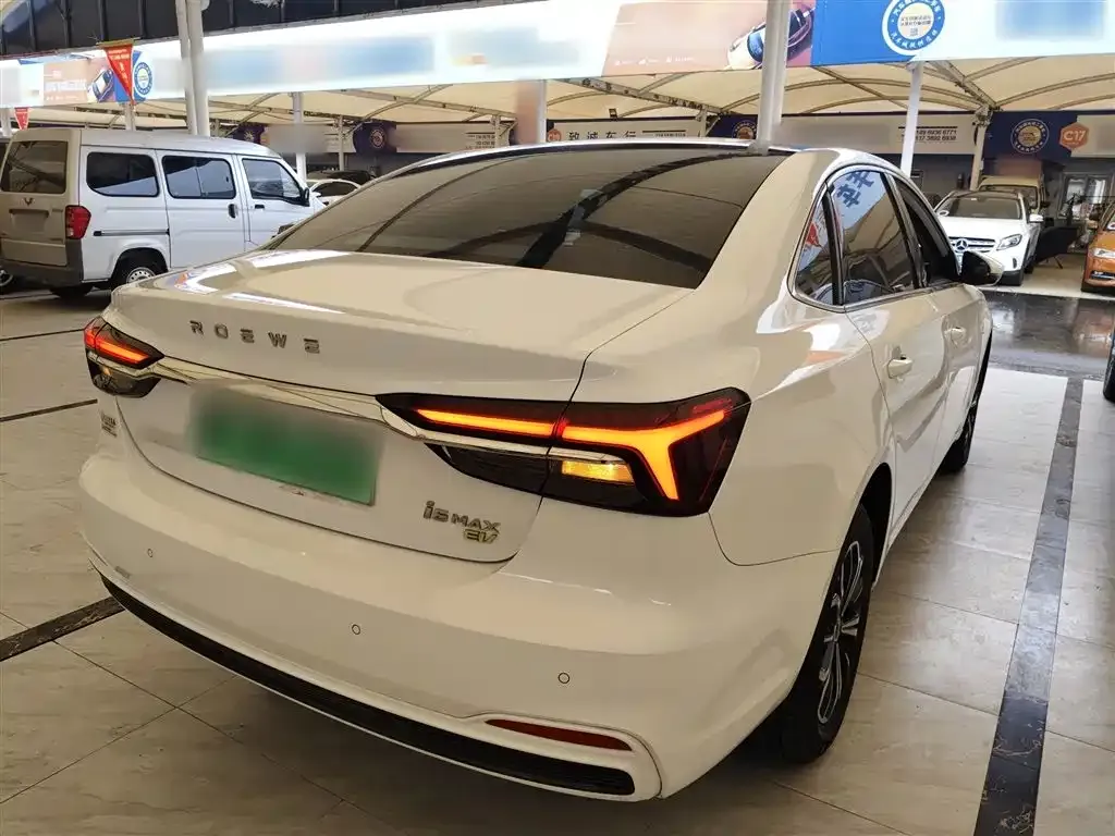 Roewe i6 MAX New Energy — фото 3