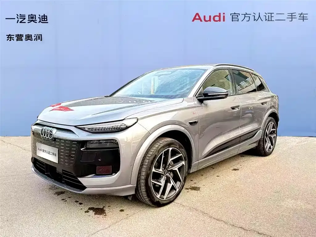 Audi Q6L e-tron — фото 1