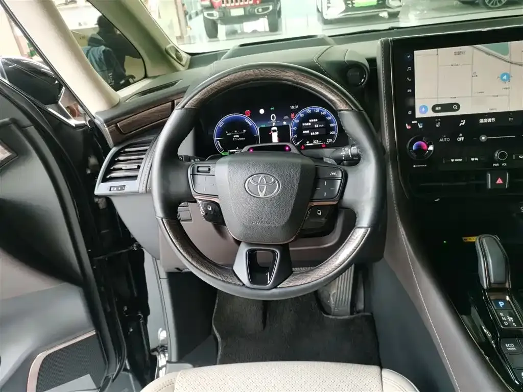 Toyota Alphard — фото 2